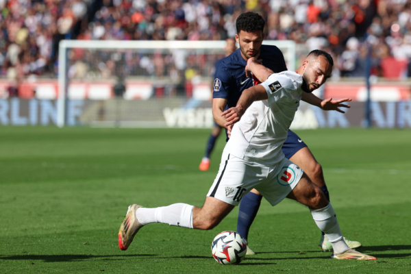  网坛常青树费德勒复出，慈善表演赛筹款破纪录