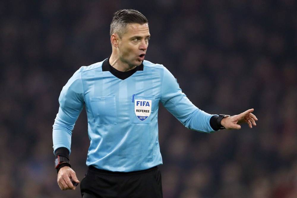  VAR技术改变比赛走向，争议判罚引发热议