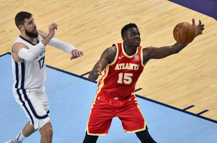  老鹰特雷杨三分雨浇灭活塞反扑