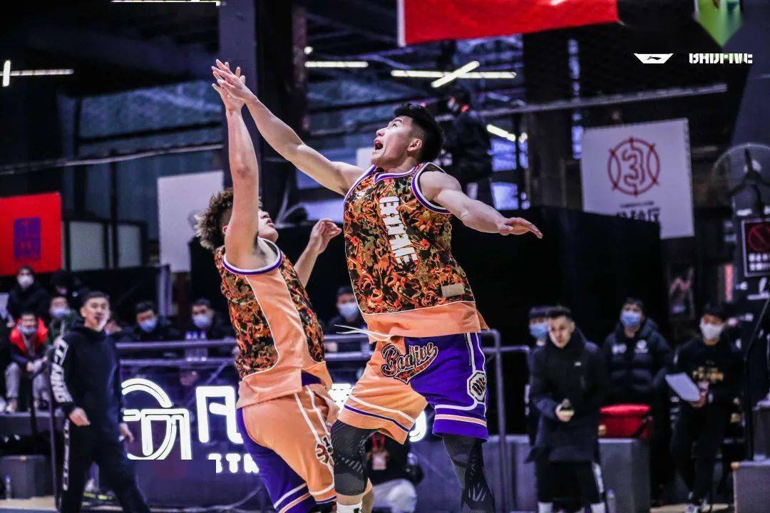  街头篮球争霸赛，民间高手上演扣篮盛宴