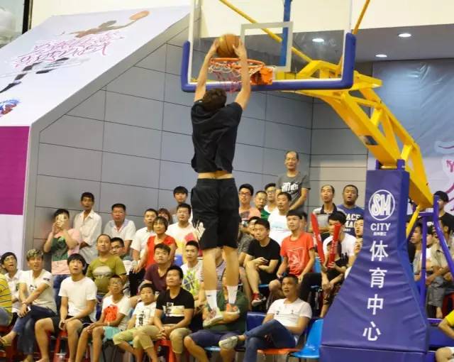  篮球文化节开幕，街头艺术与运动完美融合