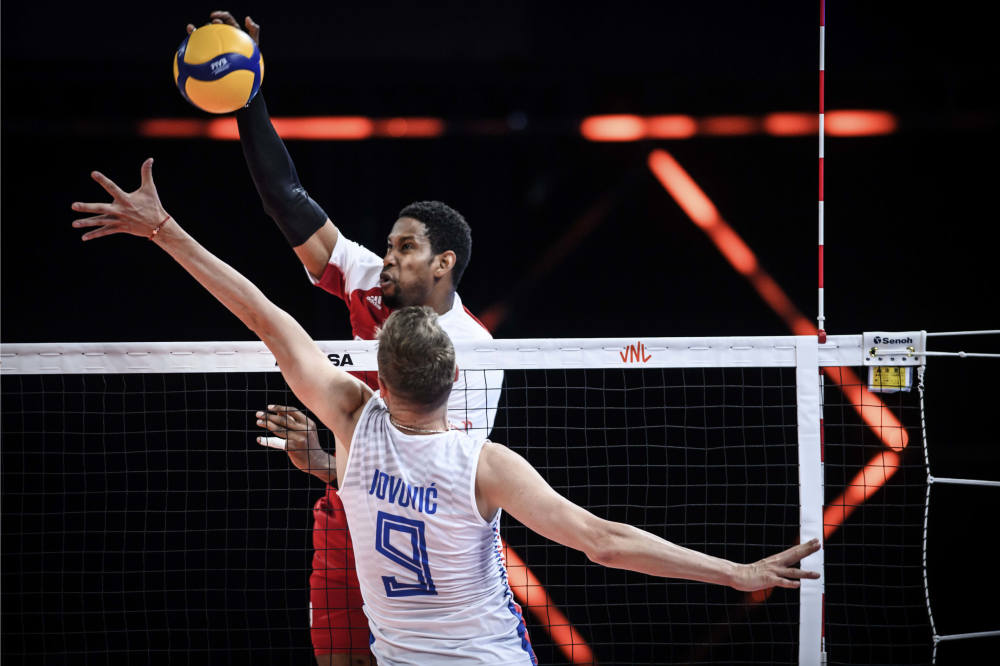  弗里茨发球上网，德尔雷海滩站打破冠军荒