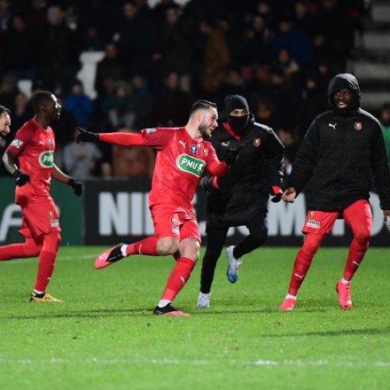  南美洲解放者杯小组赛冷门迭爆黑马球队突围成功