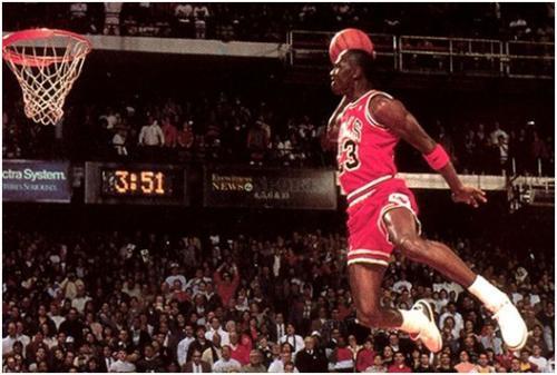  扣篮大赛惊艳全场，空中飞人演绎极致美学